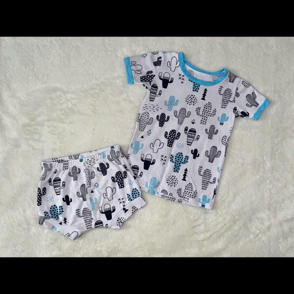 🌵Adorable Baby outfit🌵 - Picture 2 of 3